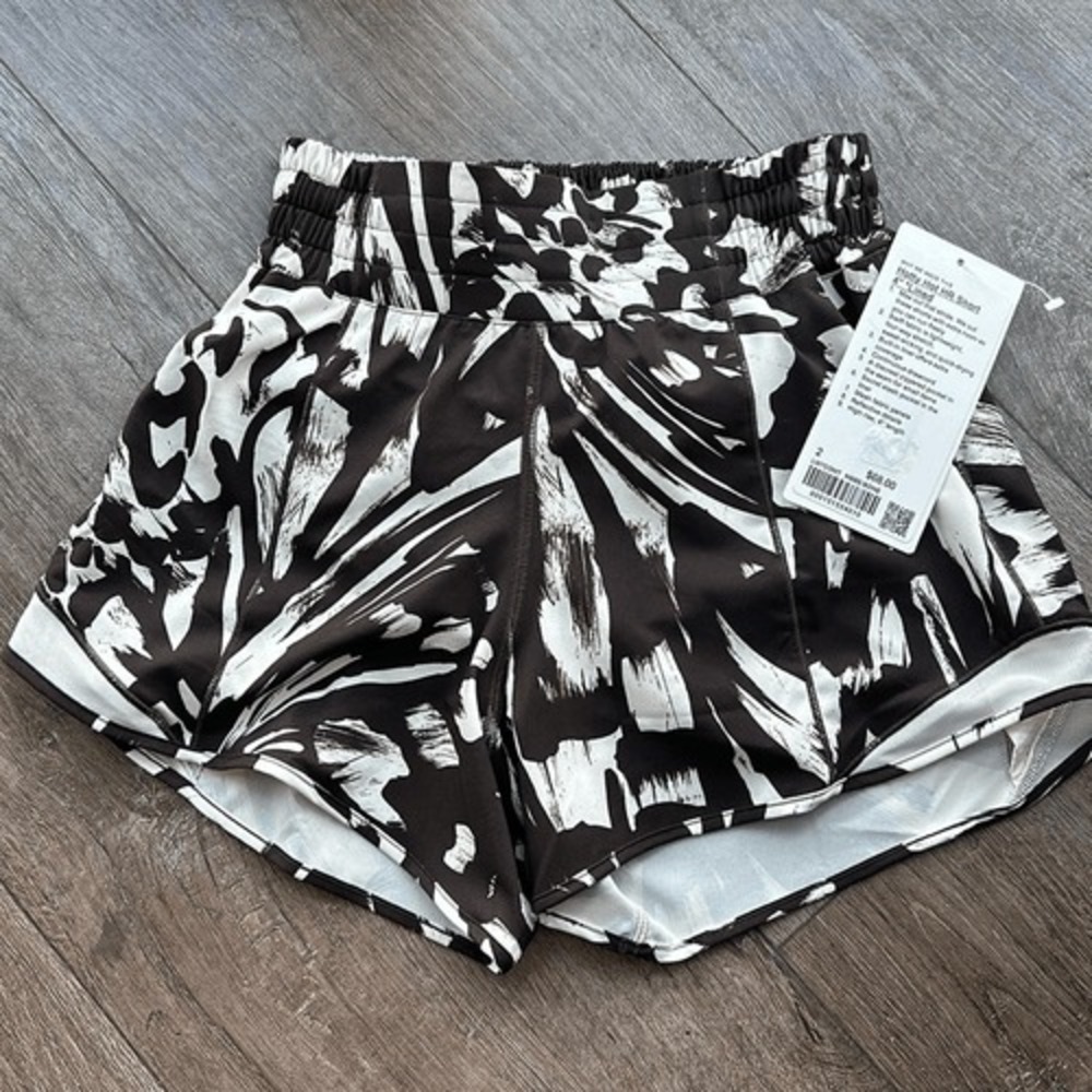 Lululemon Hotty Hot‎ High-Rise Lined Short 4" shorts size 2 NWT